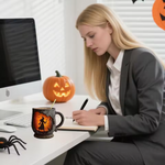 Cană 3D de Halloween - cu model de vrăjitoare și pisică — imagine 3