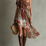 Dawn - Rochie midi din șifon cu imprimeu abstract, model boho, pe un umăr, cu imprimeu marmorat neregulat și petrecut — imagine 4