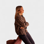Rosa - jachetă modernă cu imprimeu leopard — imagine 7