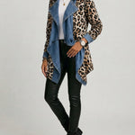 Victoria - Jachetă de lungime medie cu imprimeu leopard și panouri din denim spălat — imagine 2