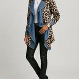 Victoria - Jachetă de lungime medie cu imprimeu leopard și panouri din denim spălat — imagine 2